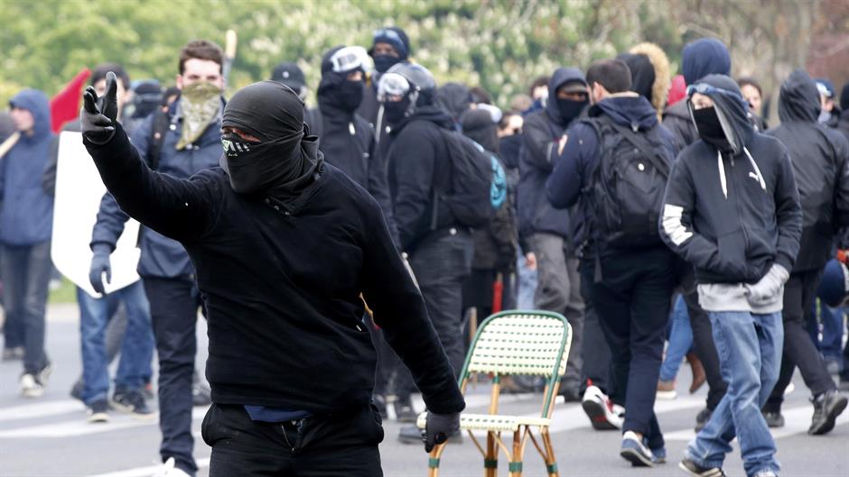 2016-04-28T153113Z_243069819_LR1EC4S173Q5C_RTRMADP_3_FRANCE-PROTESTS