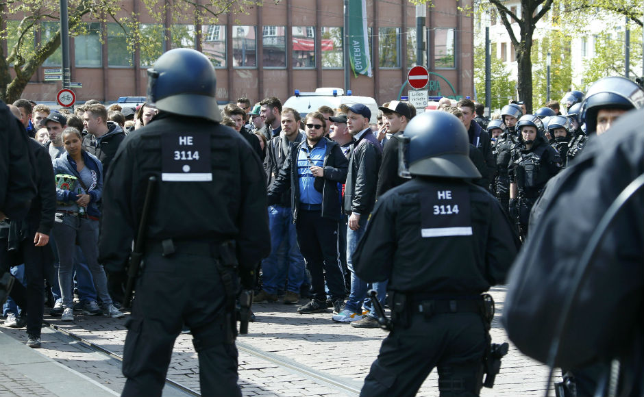 2016-04-30T130247Z_1078748896_LR1EC4U108D13_RTRMADP_3_SOCCER-GERMANY