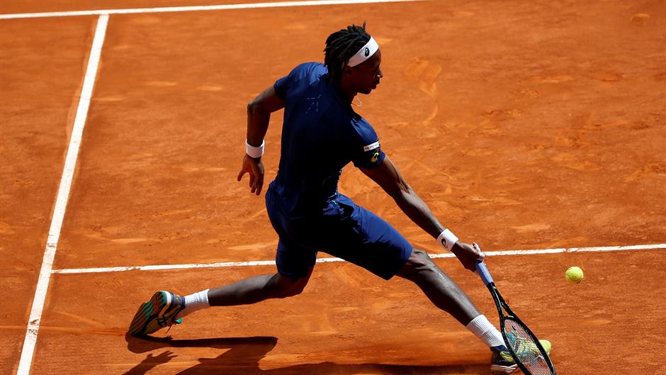 2016-05-03T120444Z_845496529_S1BETBXJUIAB_RTRMADP_3_TENNIS-MEN-MADRID