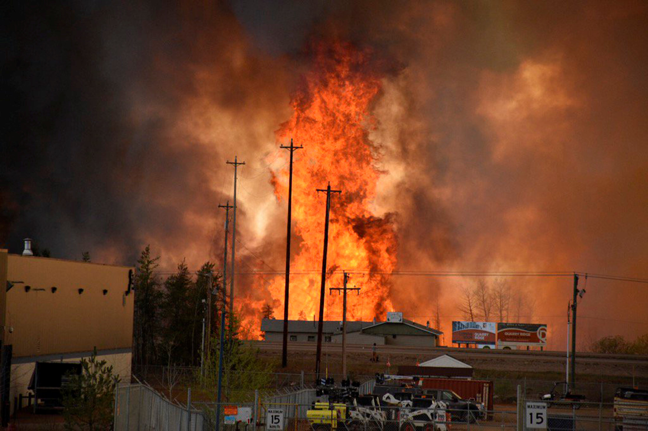 2016-05-04T213739Z_902695854_S1BETCEGLNAA_RTRMADP_3_CANADA-WILDFIRE-FORTMCMURRAY