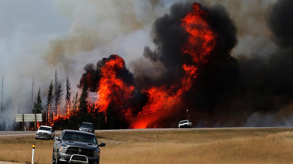 2016-05-07T222948Z_1084525694_S1AETCTENCAA_RTRMADP_3_CANADA-WILDFIRE-FORTMCMURRAY