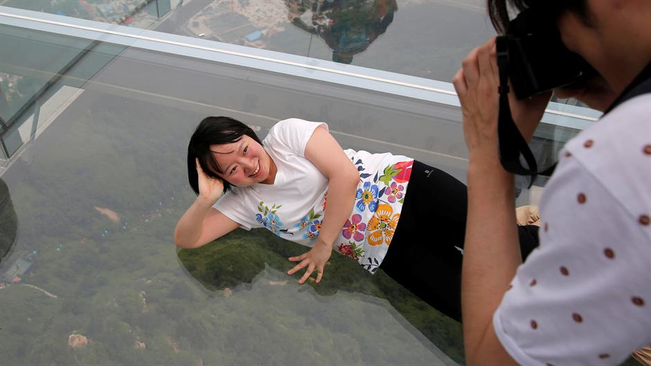 2016-05-27T113348Z_1392771730_S1BETGLGMUAA_RTRMADP_3_CHINA-GLASSPLATFORM