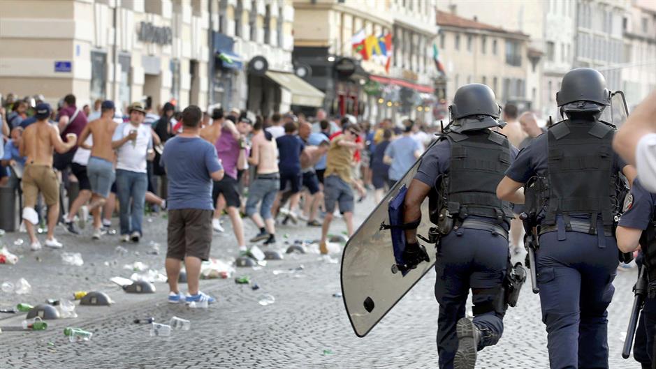 2016-06-10T175455Z_1805050988_LR1EC6A1DR83D_RTRMADP_3_SOCCER-EURO-SECURITY-ENG