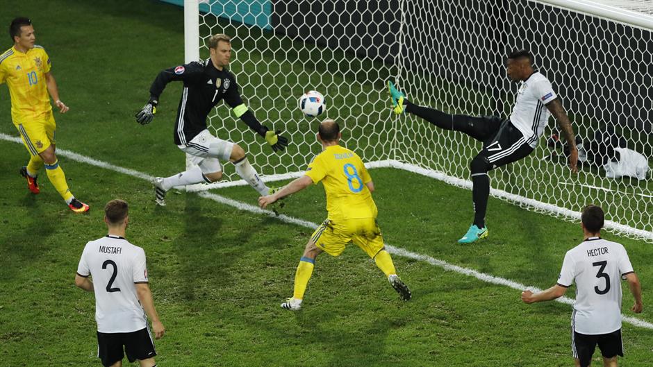 2016-06-12T193906Z_108761946_MT1ACI14434784_RTRMADP_3_SOCCER-EURO-GER-UKR