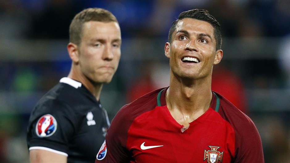 2016-06-14T210424Z_108939864_MT1ACI14437936_RTRMADP_3_SOCCER-EURO-POR-ICE