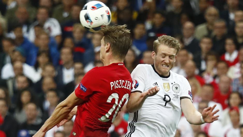 2016-06-16T203228Z_109110748_MT1ACI14441250_RTRMADP_3_SOCCER-EURO-GER-POL