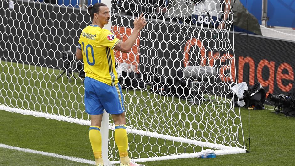 2016-06-17T143159Z_109175519_MT1ACI14442086_RTRMADP_3_SOCCER-EURO-ITA-SWE