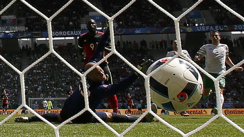 2016-06-18T143313Z_1991383762_LR1EC6I14F3YL_RTRMADP_3_SOCCER-EURO-BEL-IRE