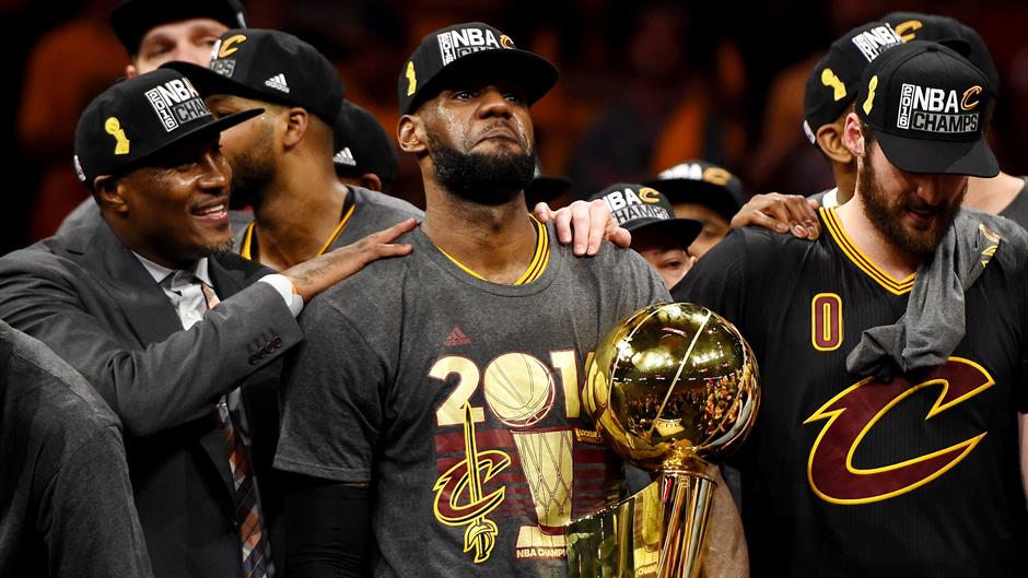 2016-06-20T032624Z_1954862666_S1AETKXORWAA_RTRMADP_3_NBA-FINALS
