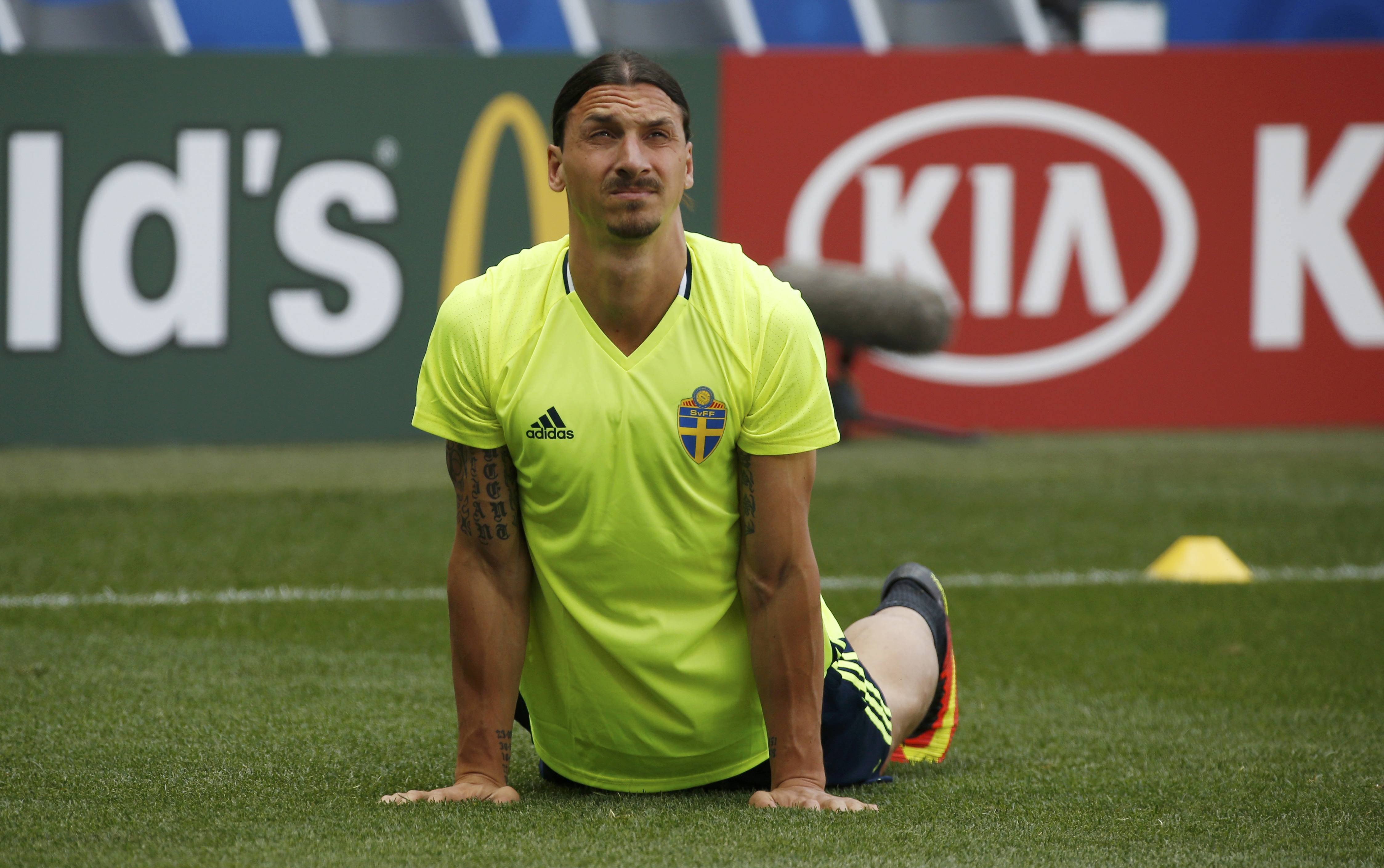 2016-06-21T151218Z_1930621922_LR1EC6L16881S_RTRMADP_3_SOCCER-EURO-SWE