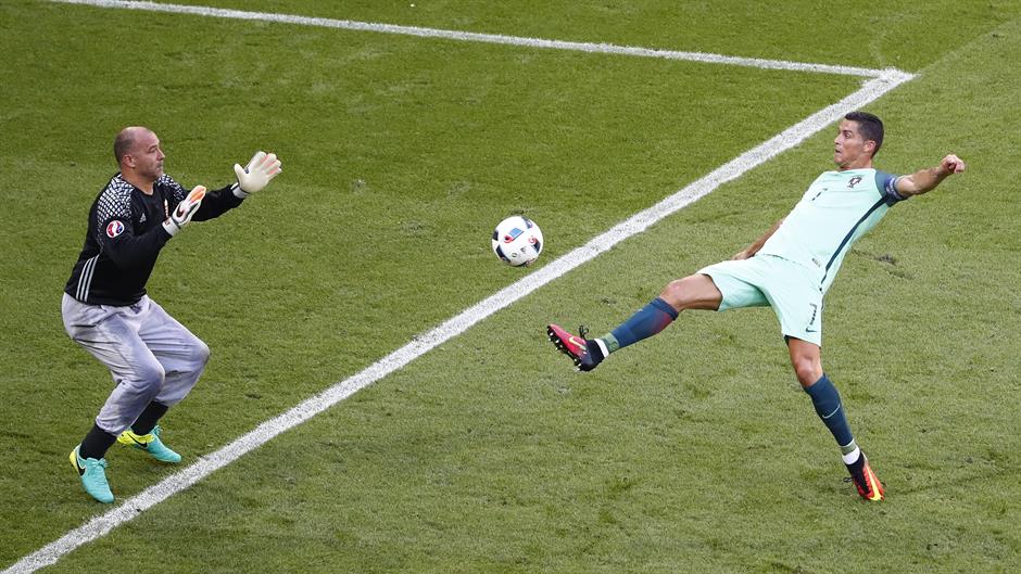 2016-06-22T172416Z_109617856_MT1ACI14450262_RTRMADP_3_SOCCER-EURO-HUN-POR