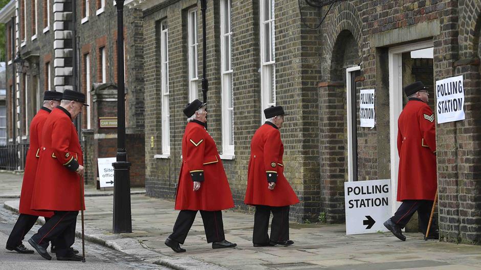 2016-06-23T103304Z_1375273143_LR1EC6N0TAT45_RTRMADP_3_BRITAIN-EU