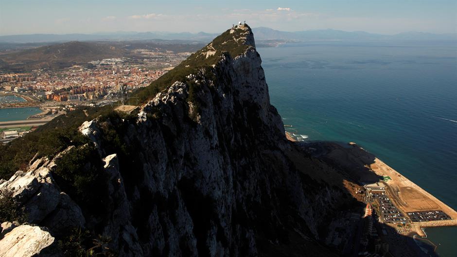 2016-06-24T083147Z_1694396603_S1AETLSHAXAB_RTRMADP_3_BRITAIN-EU