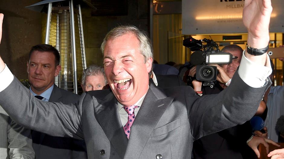 2016-06-24T131215Z_487731166_D1BETLTFYDAA_RTRMADP_3_BRITAIN-EU-FARAGE-TRIUMPH