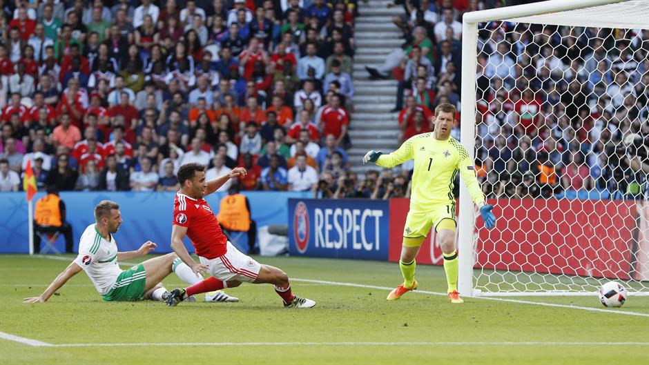 2016-06-25T173633Z_109877793_MT1ACI14455045_RTRMADP_3_SOCCER-EURO-WAL-NIR