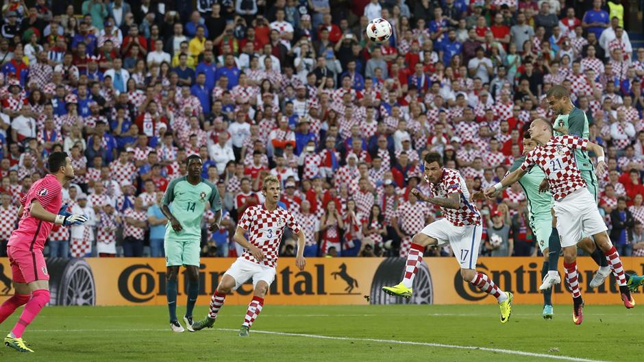 2016-06-25T192625Z_109884385_MT1ACI14455452_RTRMADP_3_SOCCER-EURO-CRO-POR