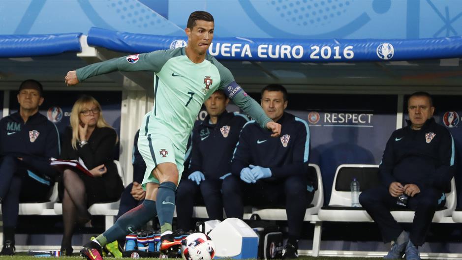 2016-06-25T193727Z_109885047_MT1ACI14455482_RTRMADP_3_SOCCER-EURO-CRO-POR