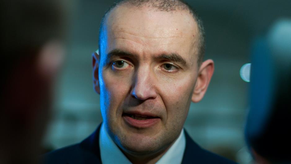 2016-06-26T162358Z_152292944_S1BETMDSOSAA_RTRMADP_3_ICELAND-PRESIDENT