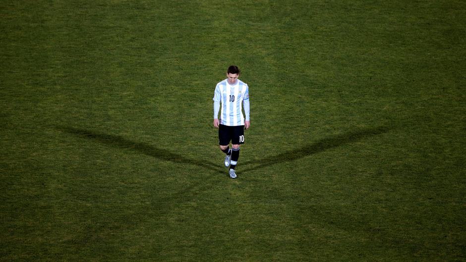 2016-06-27T052445Z_1506643071_S1AETMGJWNAA_RTRMADP_3_SOCCER-COPA-MESSI