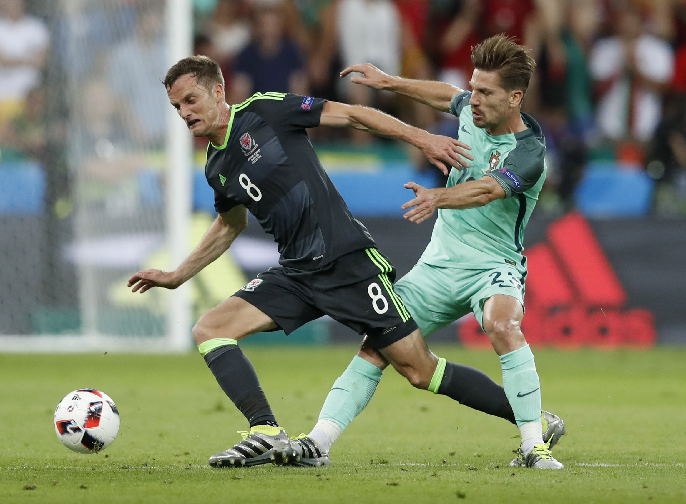 2016-07-06T193552Z_110835352_MT1ACI14471786_RTRMADP_3_SOCCER-EURO-POR-WAL