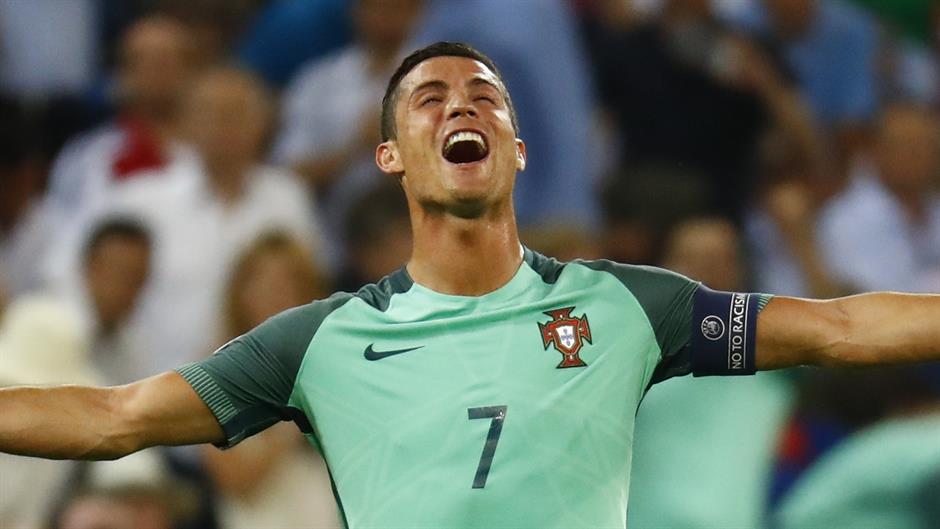 2016-07-06T205212Z_110839932_MT1ACI14472111_RTRMADP_3_SOCCER-EURO-POR-WAL