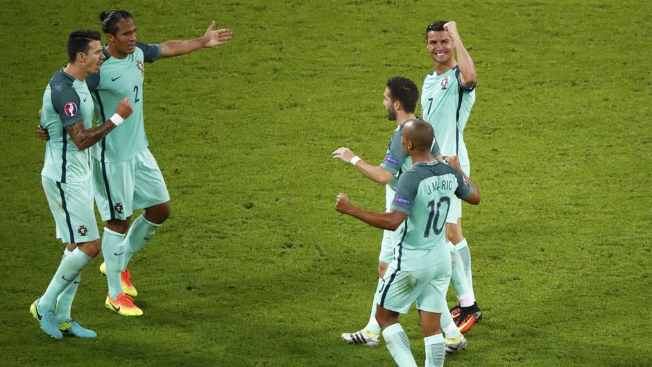 2016-07-06T210637Z_1005477430_LR1EC761MMQPQ_RTRMADP_3_SOCCER-EURO-POR-WAL