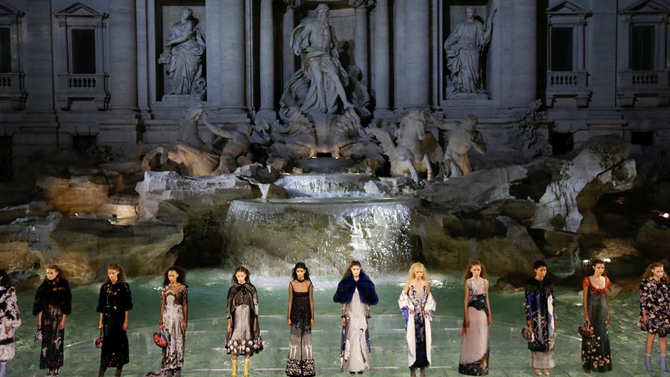 2016-07-07T195226Z_1085700291_S1AETOGMZQAB_RTRMADP_3_ITALY-FASHION