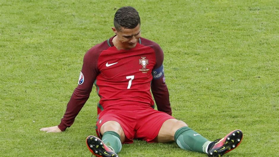 2016-07-10T192225Z_254602780_LR1EC7A1HT201_RTRMADP_3_SOCCER-EURO-POR-FRA