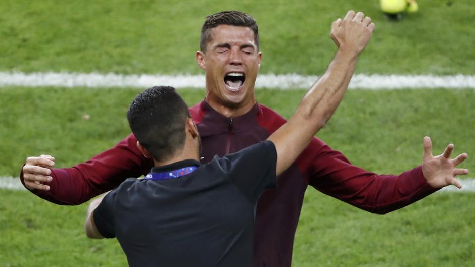 2016-07-10T214029Z_390627856_LR1EC7A1O76BC_RTRMADP_3_SOCCER-EURO-POR-FRA