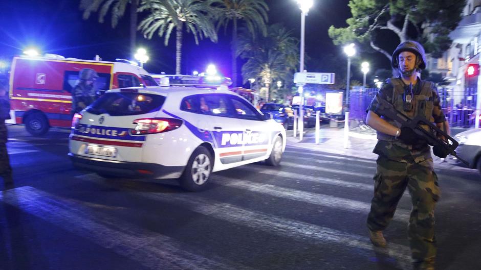 2016-07-14T220635Z_991899467_LR1EC7E1PEOMA_RTRMADP_3_FRANCE-CRASH