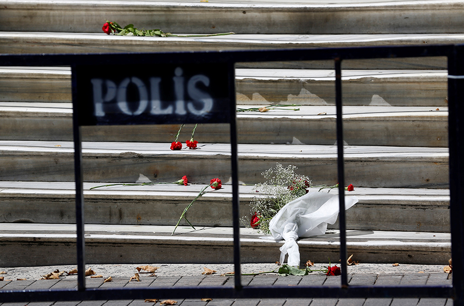 2016-07-15T132442Z_136097395_D1BETPSNBMAA_RTRMADP_3_EUROPE-ATTACKS-NICE