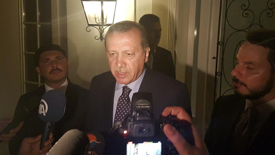 2016-07-15T215312Z_81187335_LR1EC7F1OSEBO_RTRMADP_3_TURKEY-SECURITY-ERDOGAN-PROTESTS