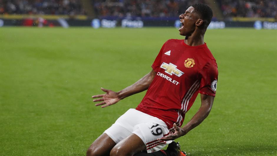 2016-08-27T184946Z_115325386_MT1ACI14591098_RTRMADP_3_SOCCER-ENGLAND-HLL-MUN