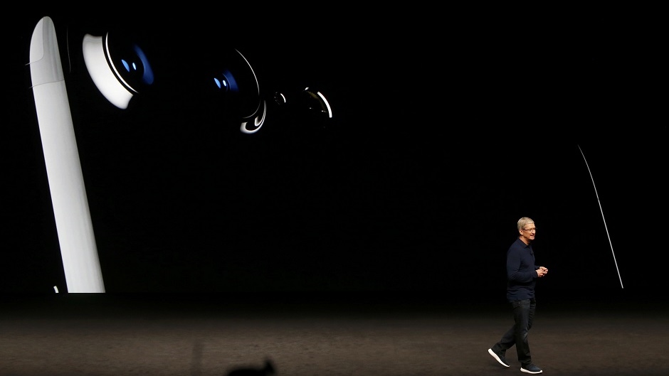 2016-09-07T180220Z_148034601_HT1EC971E3I2O_RTRMADP_3_APPLE-IPHONE