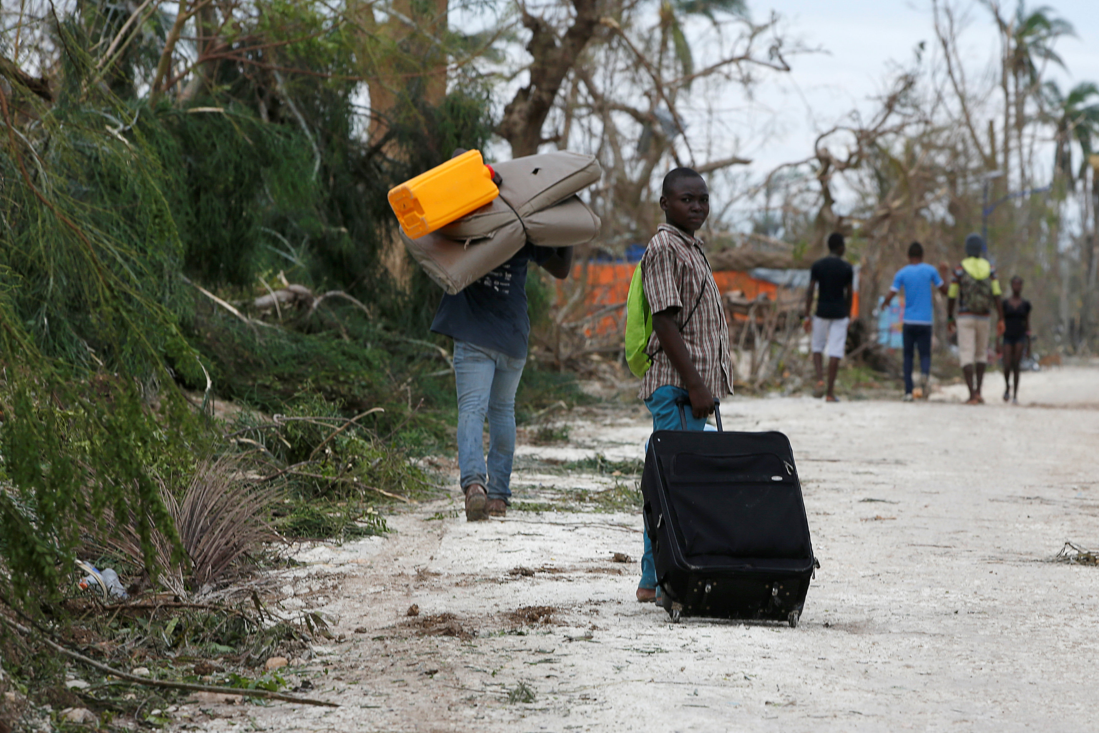 2016-10-07T012308Z_1344312897_S1AEUFMZCUAA_RTRMADP_3_STORM-MATTHEW