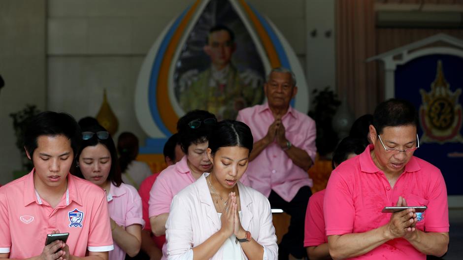 2016-10-11T055424Z_149833227_S1BEUGHOLCAA_RTRMADP_3_THAILAND-KING