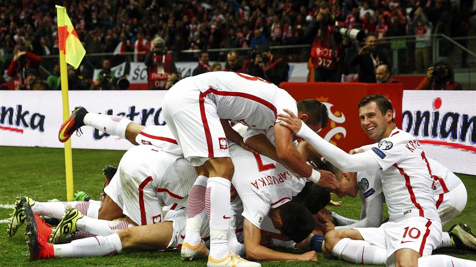 2016-10-11T205751Z_1378753958_LR1ECAB1M85KY_RTRMADP_3_SOCCER-WORLDCUP-POL-ARM