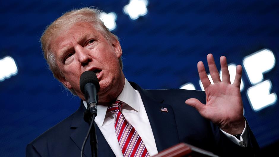 2016-10-12T025145Z_727379311_S1BEUGLWARAA_RTRMADP_3_USA-ELECTION-TRUMP