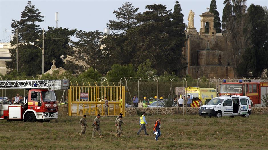 2016-10-24T073148Z_1325280951_LR1ECAO0KWPHH_RTRMADP_3_MALTA-CRASH