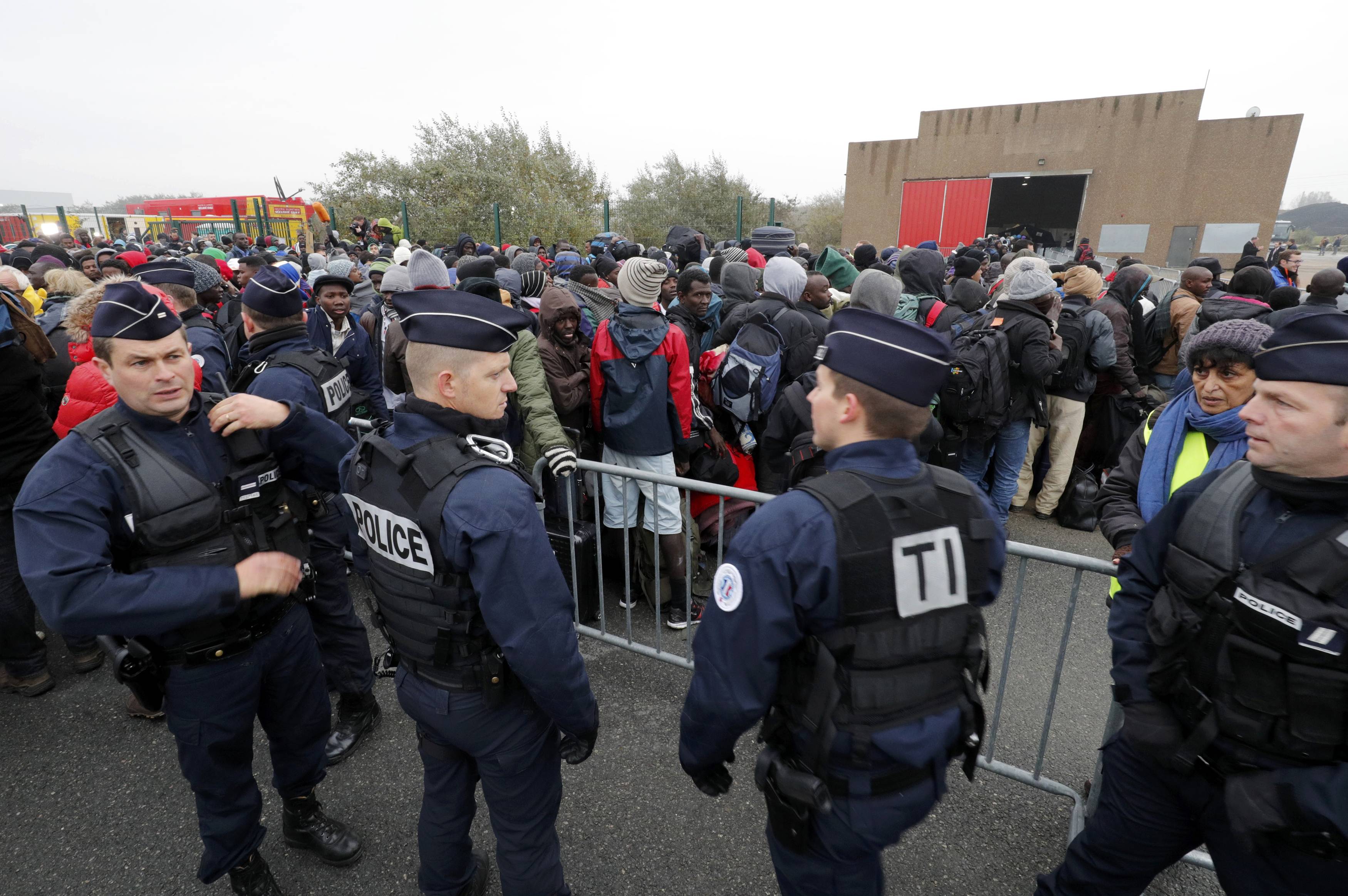 2016-10-24T084621Z_1864633939_LR1ECAO0OCYIC_RTRMADP_3_EUROPE-MIGRANTS-CALAIS