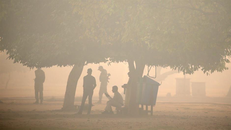 2016-10-31T133104Z_1_MTZGRQECAVWYXMQ7_RTRFIPP_0_RELIGION-DIWALI-INDIA-POLLUTION