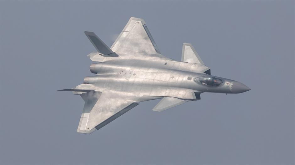 2016-11-01T062221Z_2119077672_S1BEUKGWYFAA_RTRMADP_3_AIRSHOW-CHINA