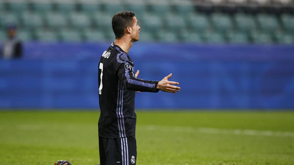 2016-11-02T211514Z_814503459_LR1ECB21N145S_RTRMADP_3_SOCCER-CHAMPIONS-WAR-MAD