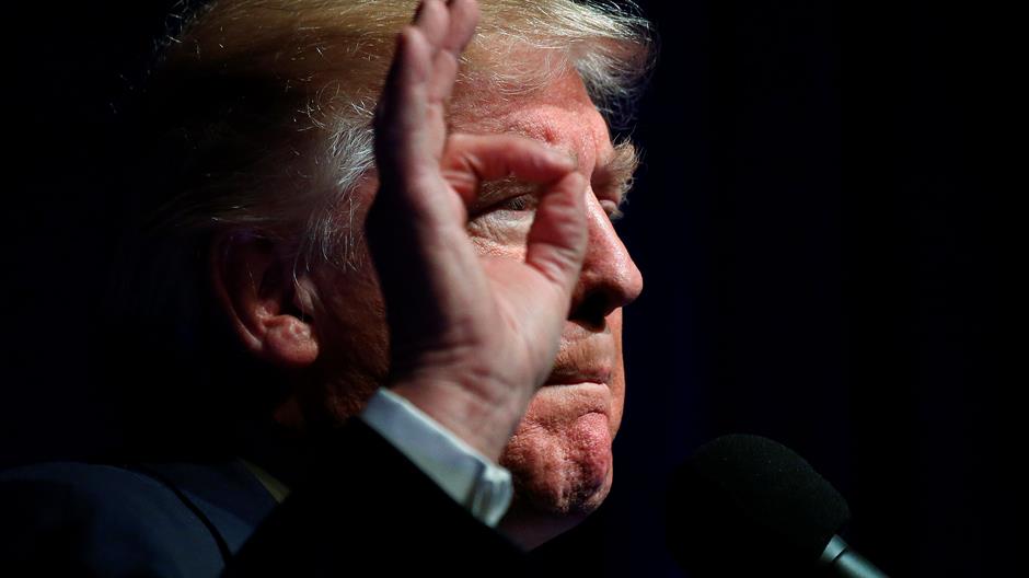 2016-11-08T194549Z_6_MTZGRQECB8BN1TD0_RTRFIPP_0_USA-ELECTION-TRUMP