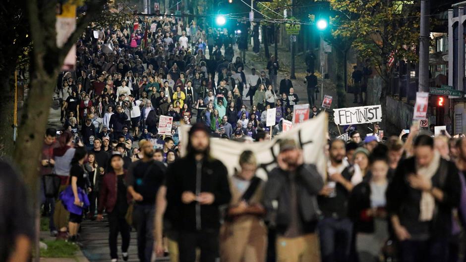 2016-11-10T055628Z_1753299117_S1AEULZAYEAA_RTRMADP_3_USA-ELECTION-PROTESTS