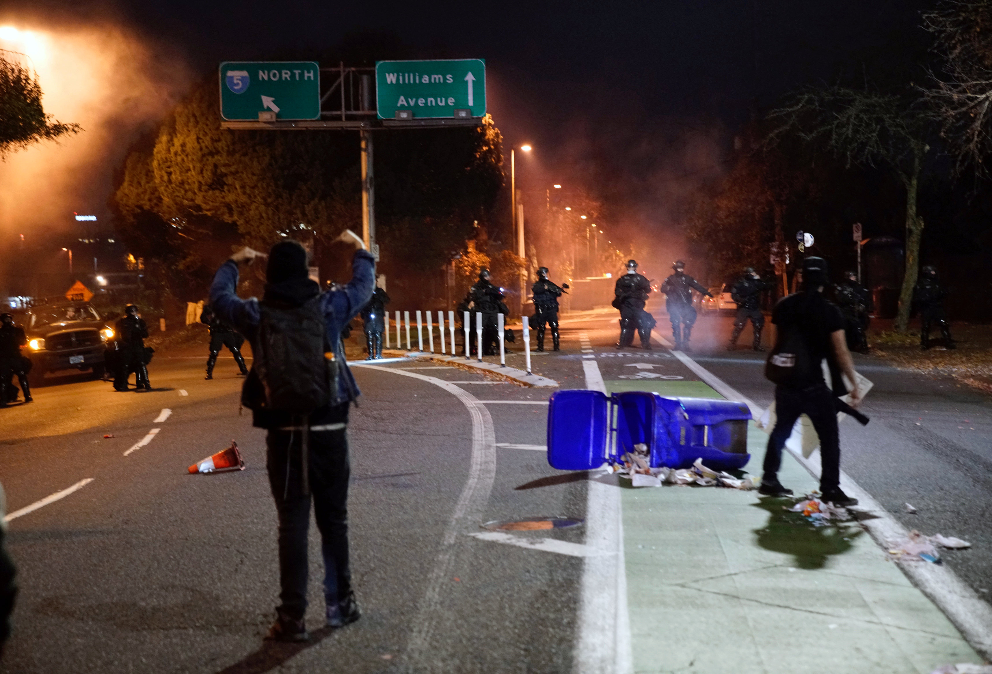 2016-11-11T104349Z_1670752579_S1AEUMEYGJAA_RTRMADP_3_USA-ELECTION-PROTESTS