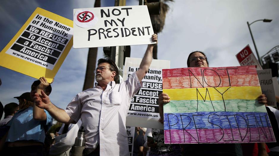 2016-11-12T182333Z_1883781802_HT1ECBC1F2J03_RTRMADP_3_USA-ELECTION-PROTEST-LOSANGELES