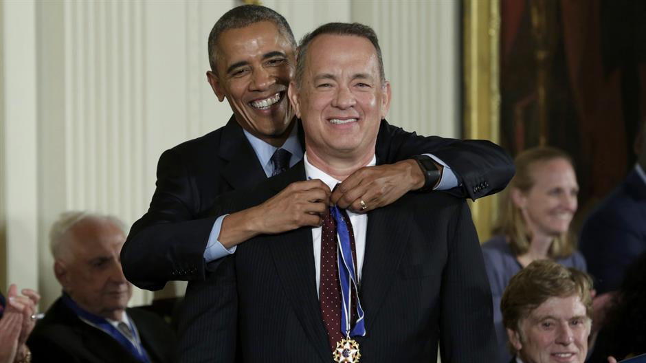 2016-11-22T214959Z_1865118429_HT1ECBM1OMQQQ_RTRMADP_3_USA-OBAMA-MEDAL