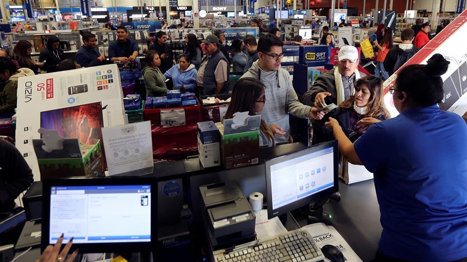 2016-11-25T183058Z_1860595219_RC147204E070_RTRMADP_3_USA-HOLIDAYSHOPPING-BLACKFRIDAY