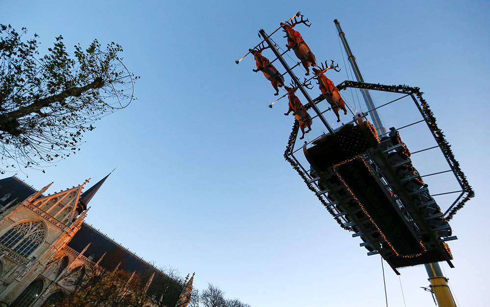 2016-11-26T120514Z_1063227486_RC1DA58FA990_RTRMADP_3_CHRISTMAS-SEASON-BELGIUM